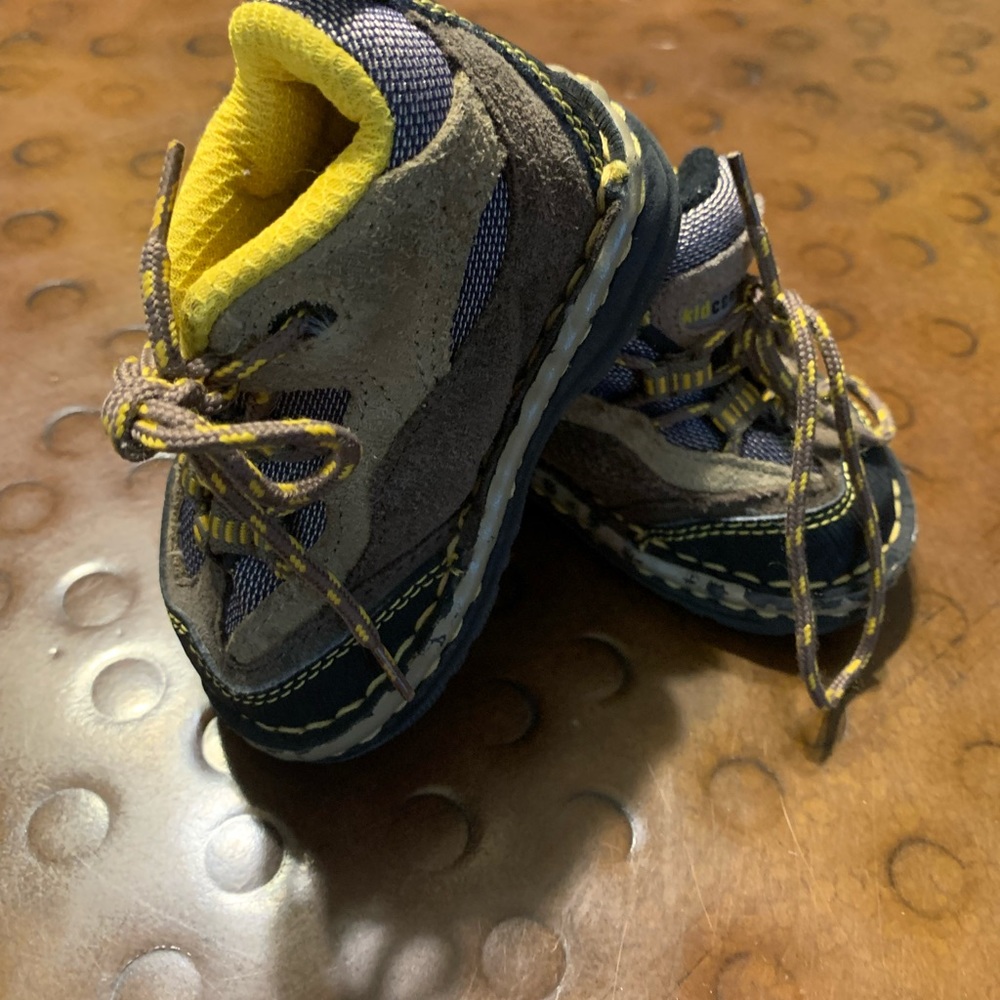 Kids Toddler size 5 leather Shoes Cute Kids Connec